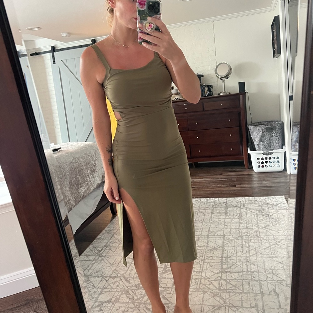NEW Halara open back olive green midi dress